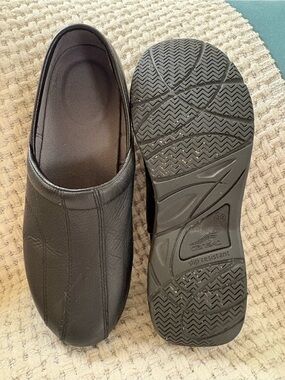 Dansko Shaina black leather clogs size 39